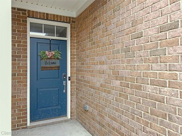 8689 Grove Street, Washington Township, MI 48094