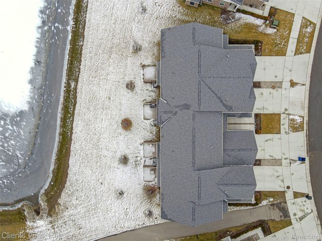 8689 Grove Street, Washington Township, MI 48094