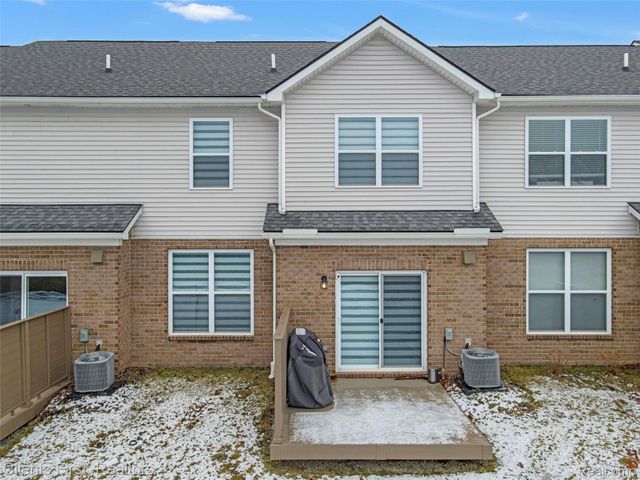 8689 Grove Street, Washington Township, MI 48094