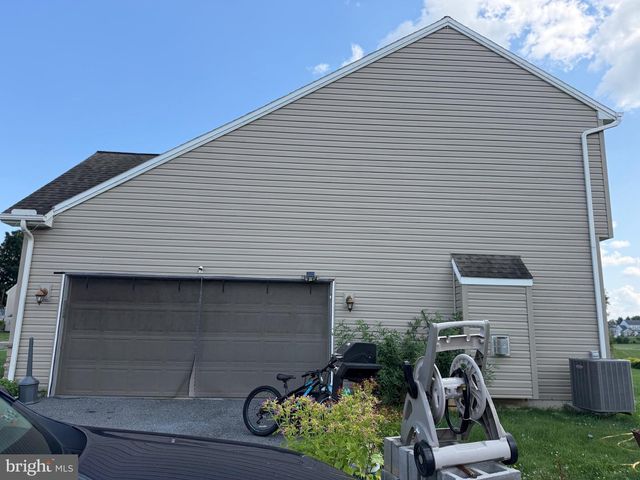 104 BELLOWS DR, Carlisle, PA 17015