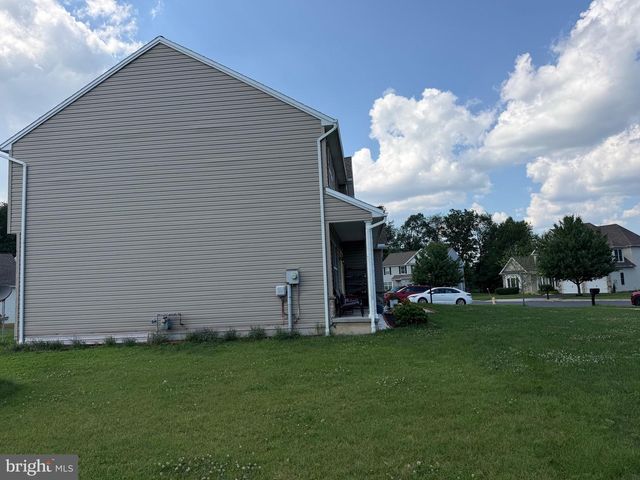 104 BELLOWS DR, Carlisle, PA 17015