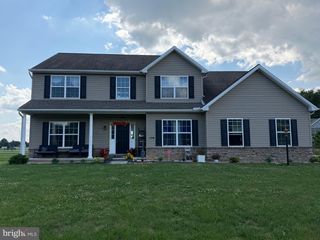 104 BELLOWS DR, Carlisle, PA 17015