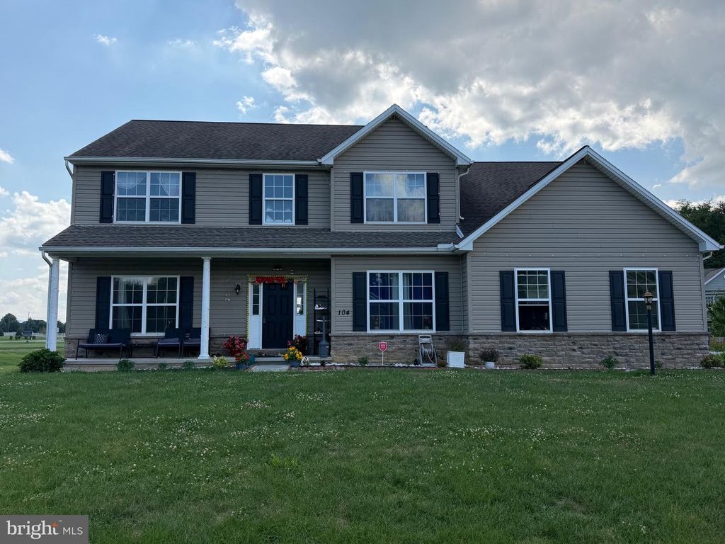 104 BELLOWS DR, Carlisle, PA 17015