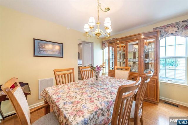 11 Burnham Drive, Pequannock Township, NJ 07444