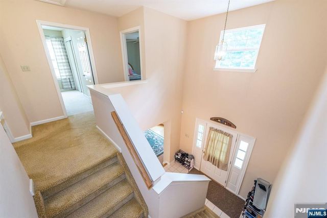 11 Burnham Drive, Pequannock Township, NJ 07444