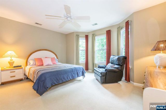 11 Burnham Drive, Pequannock Township, NJ 07444