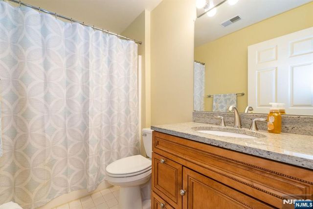 11 Burnham Drive, Pequannock Township, NJ 07444