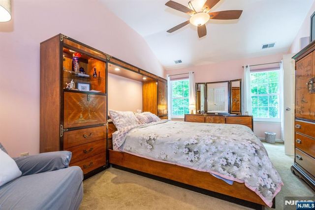 11 Burnham Drive, Pequannock Township, NJ 07444