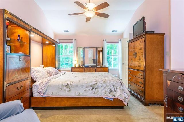 11 Burnham Drive, Pequannock Township, NJ 07444