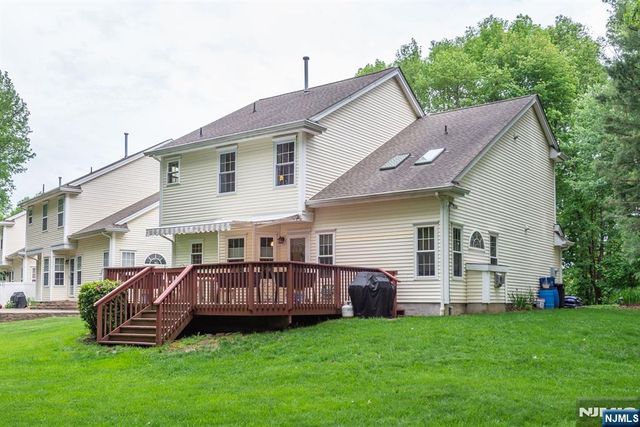 11 Burnham Drive, Pequannock Township, NJ 07444