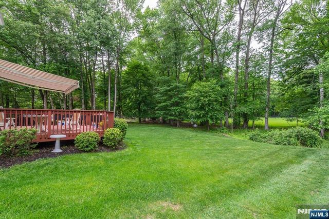 11 Burnham Drive, Pequannock Township, NJ 07444
