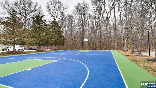 11 Burnham Drive, Pequannock Township, NJ 07444