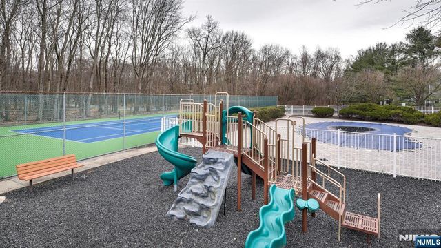 11 Burnham Drive, Pequannock Township, NJ 07444