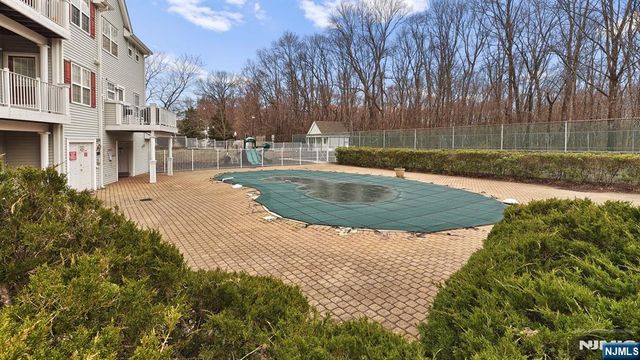 11 Burnham Drive, Pequannock Township, NJ 07444