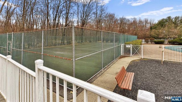 11 Burnham Drive, Pequannock Township, NJ 07444