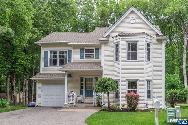 11 Burnham Drive, Pequannock Township, NJ 07444