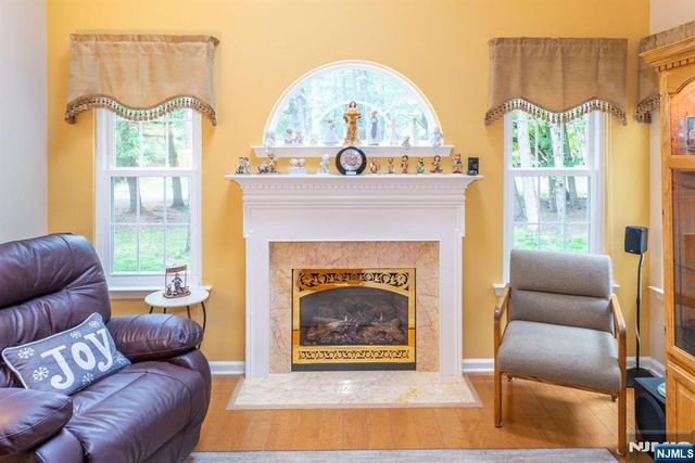 11 Burnham Drive, Pequannock Township, NJ 07444