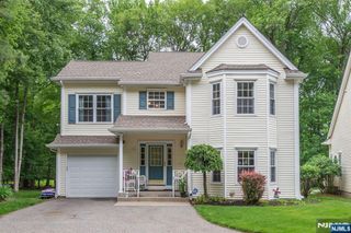 11 Burnham Drive, Pequannock Township, NJ 07444