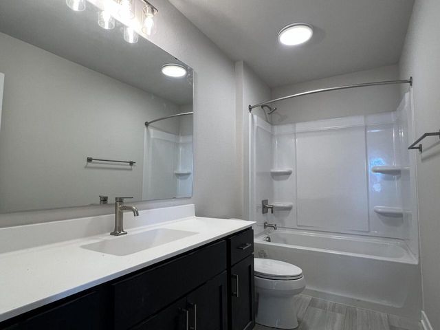 9254 S Overlook WAY, Franklin, WI 53132