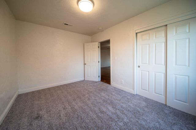 707 W Sonora Avenue, Tulare, CA 93274