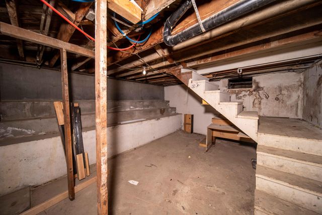 707 W Sonora Avenue, Tulare, CA 93274