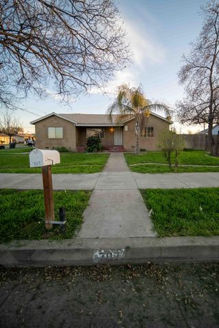 707 W Sonora Avenue, Tulare, CA 93274