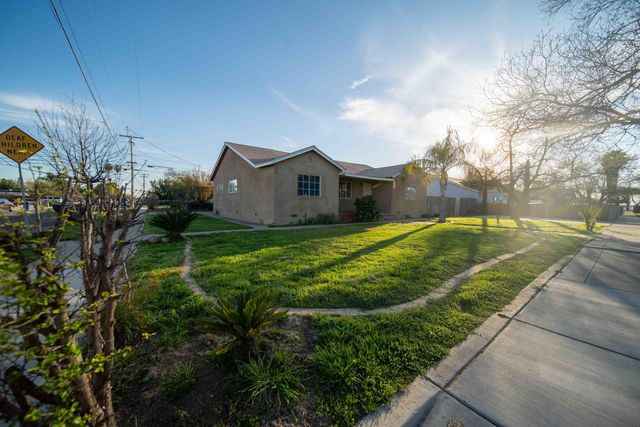 707 W Sonora Avenue, Tulare, CA 93274