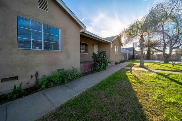 707 W Sonora Avenue, Tulare, CA 93274