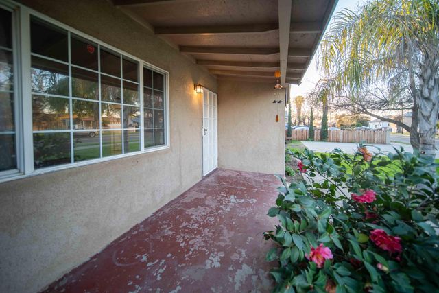 707 W Sonora Avenue, Tulare, CA 93274