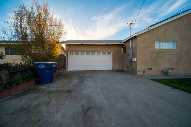 707 W Sonora Avenue, Tulare, CA 93274