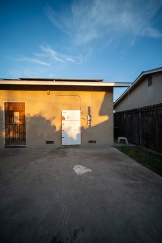 707 W Sonora Avenue, Tulare, CA 93274