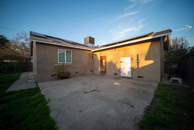 707 W Sonora Avenue, Tulare, CA 93274
