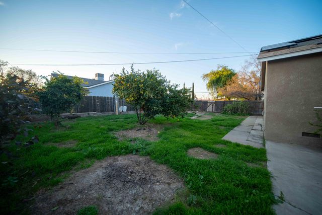 707 W Sonora Avenue, Tulare, CA 93274