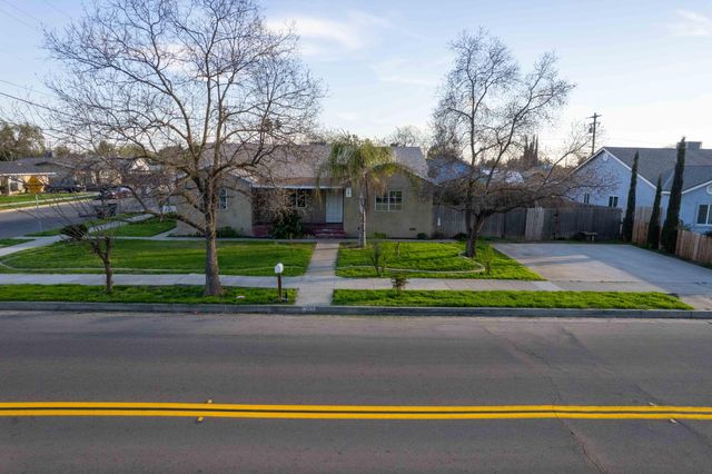 707 W Sonora Avenue, Tulare, CA 93274
