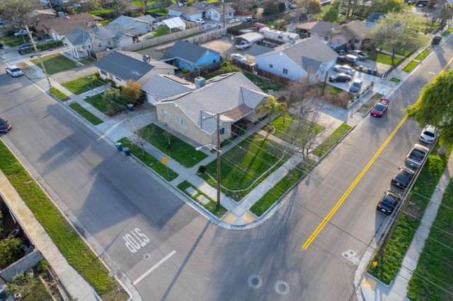 707 W Sonora Avenue, Tulare, CA 93274