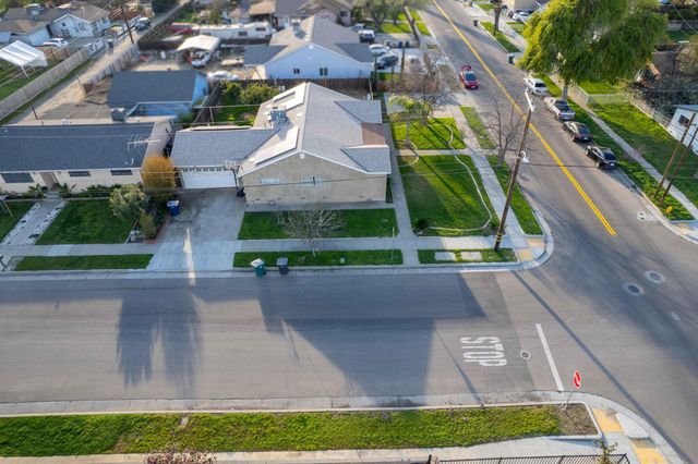 707 W Sonora Avenue, Tulare, CA 93274