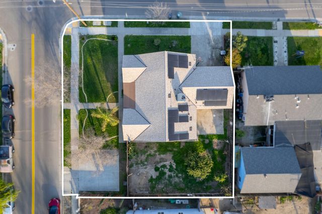 707 W Sonora Avenue, Tulare, CA 93274