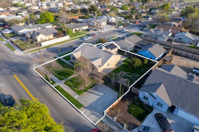 707 W Sonora Avenue, Tulare, CA 93274