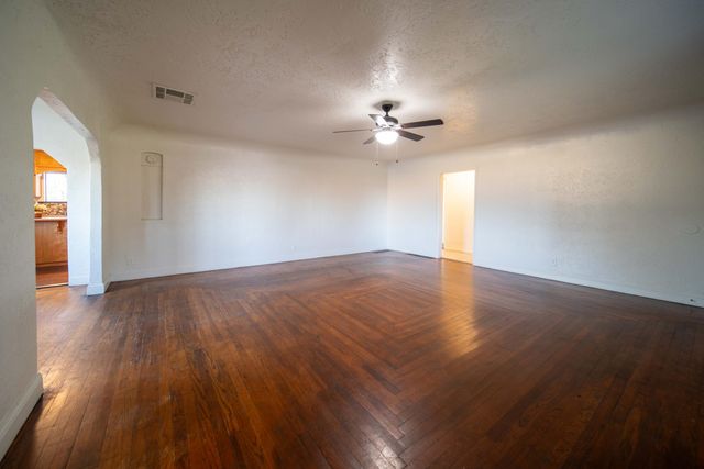 707 W Sonora Avenue, Tulare, CA 93274