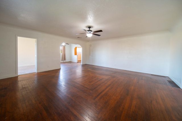 707 W Sonora Avenue, Tulare, CA 93274