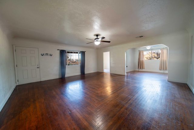 707 W Sonora Avenue, Tulare, CA 93274