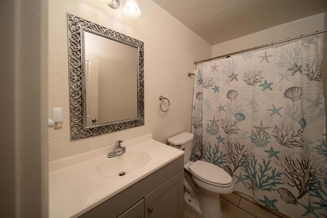 707 W Sonora Avenue, Tulare, CA 93274