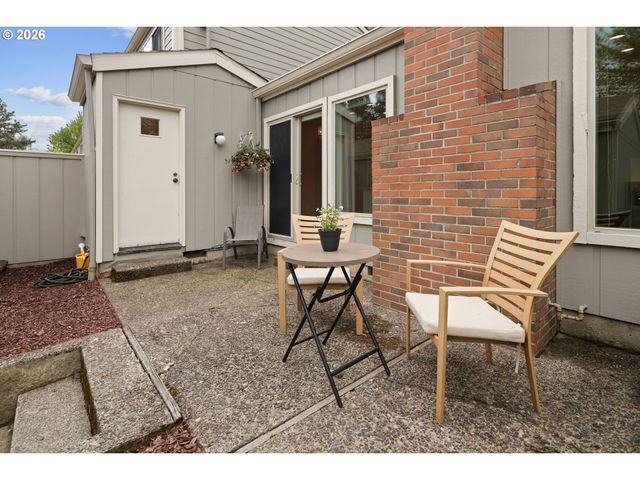1397 BONNIEBRAE Dr, Lake Oswego, OR 97034