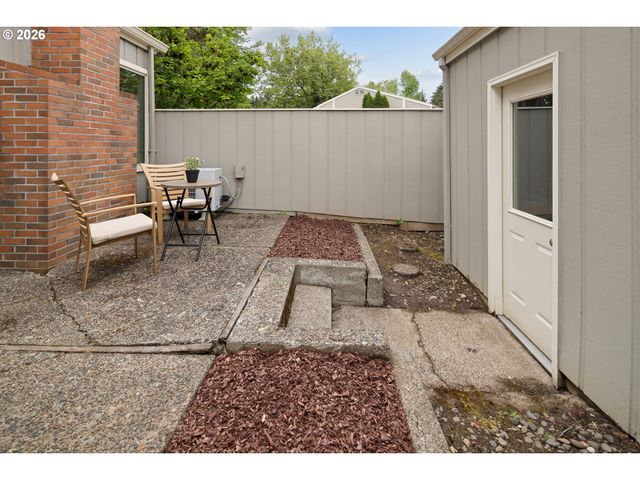 1397 BONNIEBRAE Dr, Lake Oswego, OR 97034