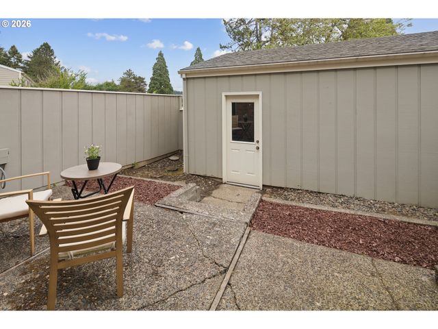1397 BONNIEBRAE Dr, Lake Oswego, OR 97034