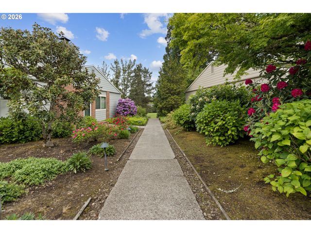 1397 BONNIEBRAE Dr, Lake Oswego, OR 97034