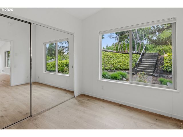 1397 BONNIEBRAE Dr, Lake Oswego, OR 97034