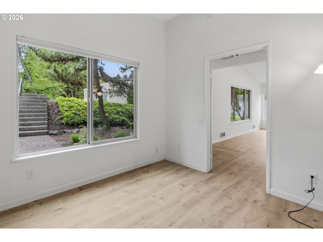 1397 BONNIEBRAE Dr, Lake Oswego, OR 97034