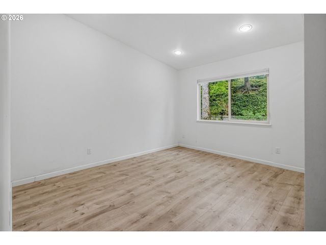 1397 BONNIEBRAE Dr, Lake Oswego, OR 97034