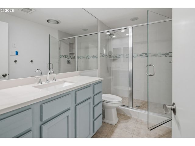 1397 BONNIEBRAE Dr, Lake Oswego, OR 97034